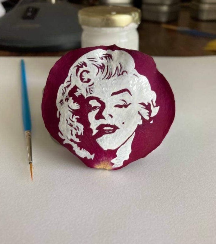 Art in Rose Petal- Marylin Monroe